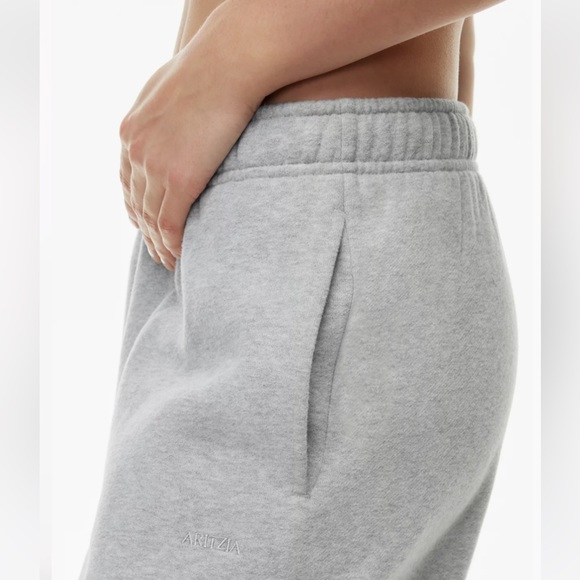 Aritzia TNA cozy fleece boyfriend joggers in grey - Picture 3 of 12